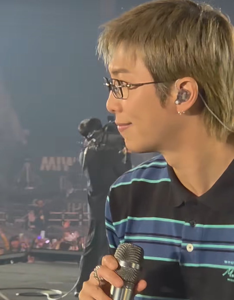 knjrkve's tweet photo. joon is so cuteeeeeee <3 <3 <3 https://t.co/z19M5bYzgQ