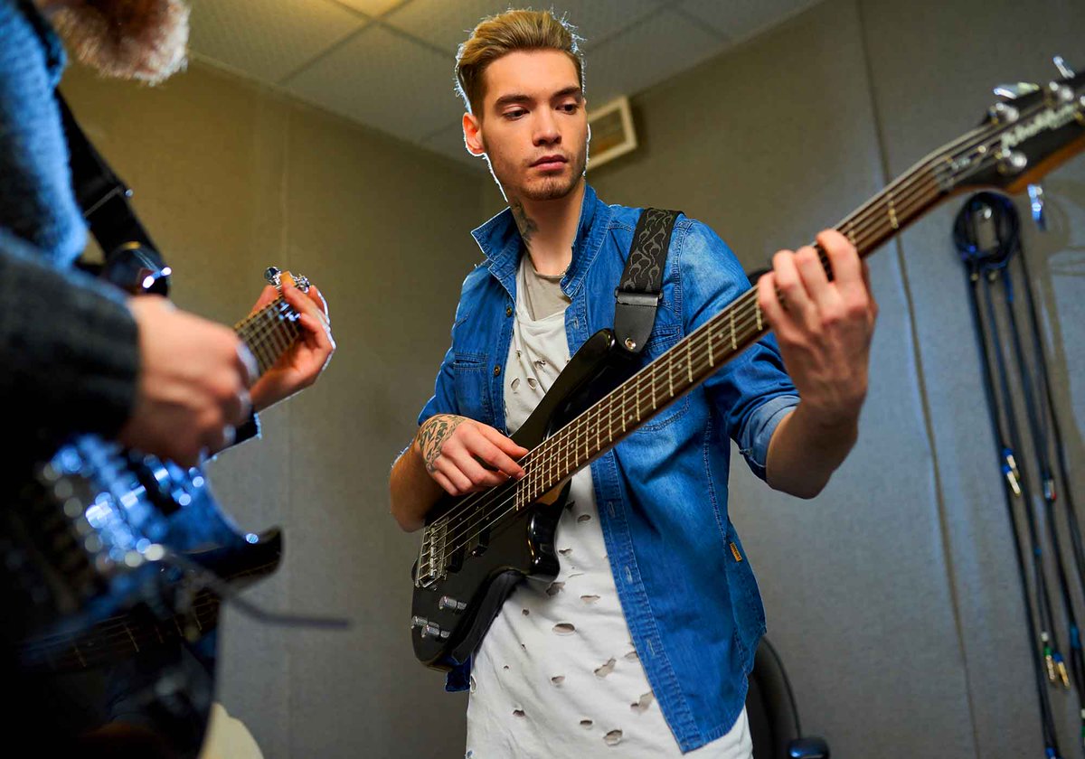 EDMRadioOficial's tweet image. Pop Stars You Should Be Following Right Now

As the heartbeat of the music world, we’re always tuned in to what’s trending, and this week is no exception! F...

edmradio.es/2025/01/08/pop…

#Beauty #Interviews #MusicIndustry