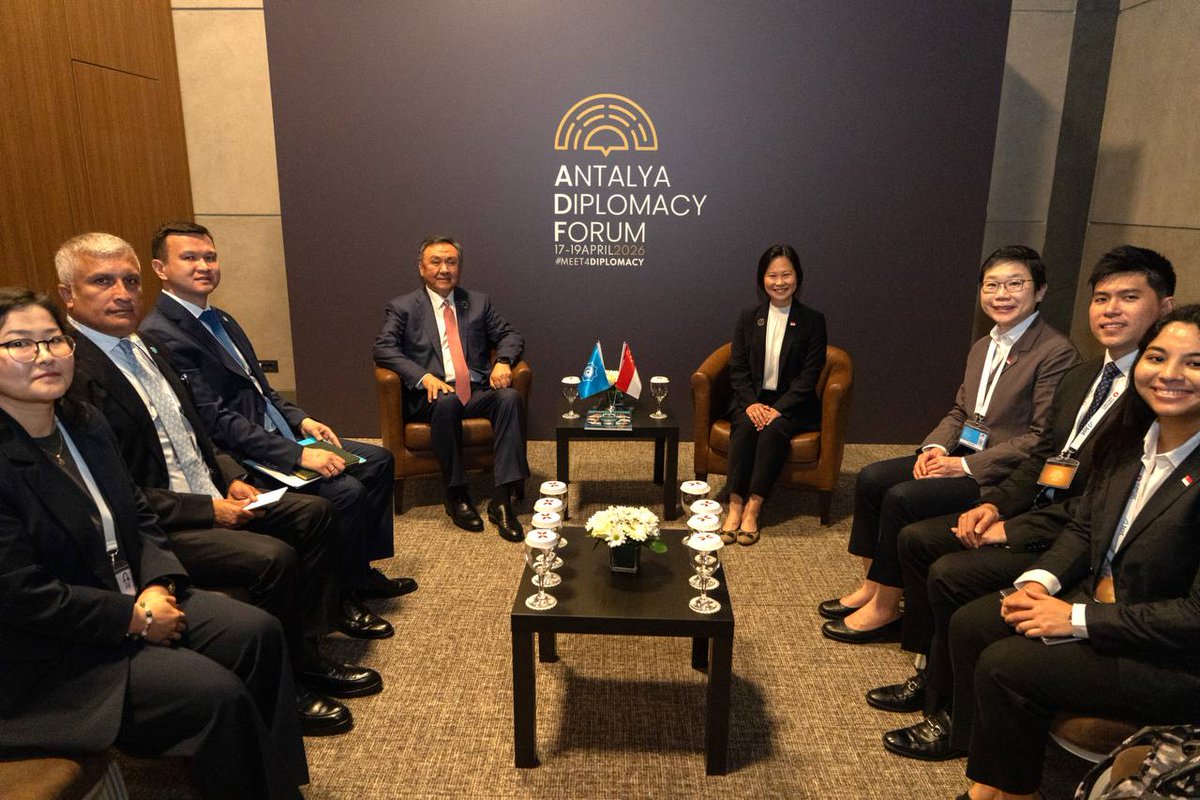Turkic_States's tweet image. H.E. Ambassador @KubanOmurali, Secretary General of the Organization of Turkic States (OTS) on the margins of the 5th Antalya Diplomacy Forum #ADF had a bilateral meeting with H.E. Ms. Gan Siow Huang, the Minister of State for Foreign Affairs, Trade and Industry of Singapore on