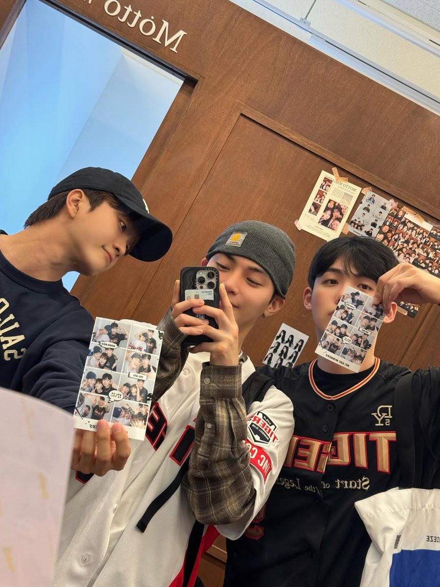 omega_xnews's tweet photo. #HANGYEOM #OMEGA_X #오메가엑스 #JUNGHA #JINKWON [3/3] https://t.co/yVxiD0HoNG