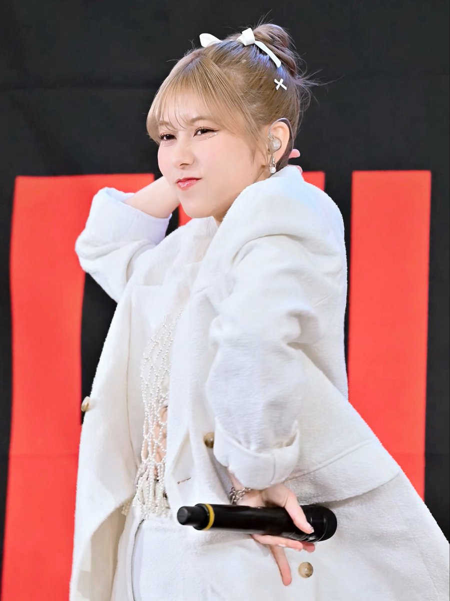 🤟🏻 vt.tiktok.com/ZSHcR9ovc/

札幌のReadyNow萌花ちゃんTikTokにあげました（なんか今日は爆速で投稿処理された✌🏻）
ここ、上半身というか腕の動きが大きいフリが多いから大きめジャケットがダイナミックに動いてめっちゃ映像映えする‼️
#AMEFURASSHI #鈴木萌花 #MTA2