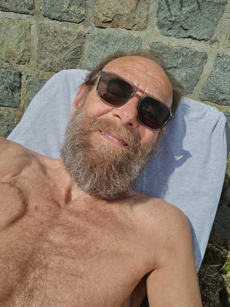 dymus_supoyof's tweet image. Everyone is enjoying the good #weather... so am I. #Sunny #greetings and forget all your misery for a moment... if you have any...