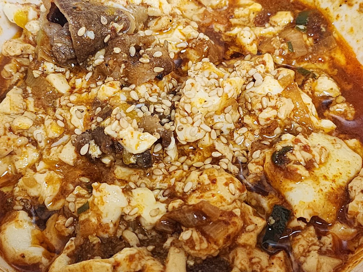 📍 자취생요리 : 전자렌지 순두부찌개

1. 고춧가루3숟갈 마늘반숟갈 대파한줌 식용수or올리브유 3숟갈 넣고 전자렌지에 1분 고추기름을 만든다
2. 순두부넣어섞고 계란1개 넣고 3분 전자렌지
3. 고기 새우는 따로구워 올린다(전자렌지에 돌려도 익지만 위험하다네요)

이러면 설거지할건 국그릇뿐!^~^