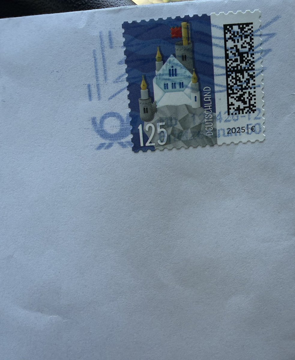 R.  Buzz tweet media