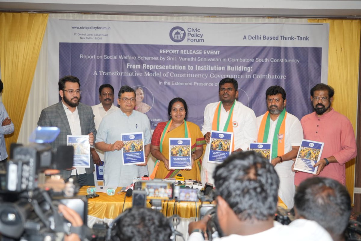 VanathiBJP's tweet photo. இன்று கோயம்புத்தூரில், கடந்த 5 ஆண்டுகளில் கோயம்புத்தூர் தெற்கு சட்டமன்ற உறுப்பினராக நான் மேற்கொண்ட நலத்திட்ட பணிகள் தொடர்பான புள்ளிவிவர அறிக்கையை, பத்திரிகையாளர்கள் முன்னிலையில் நான் வெளியிட, தமிழக பாஜக முன்னாள் தலைவர் திரு. @annamalai_k அவர்கள் பெற்றுக்கொண்டார். 

உடன் பாஜக கோயம்புத்தூர் மாநகர் மாவட்டத் தலைவர் திரு. ரமேஷ் குமார் அவர்கள்.