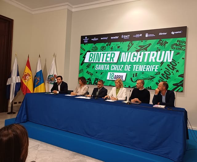 BinterCanarias's tweet photo. ¡Cuenta atrás para la #BinterNightRun de Santa Cruz de Tenerife! Ayer presentamos la primera cita de la serie anual:
✅ Récord de 7.000 corredores.
✅ Mañana sábado 18 de abril.
✅ Distancias: Milla Verde, 5K y 10K.
¡Orgullosos de impulsar el deporte y la solidaridad en la capital! Nos vemos mañana 🏁✈️