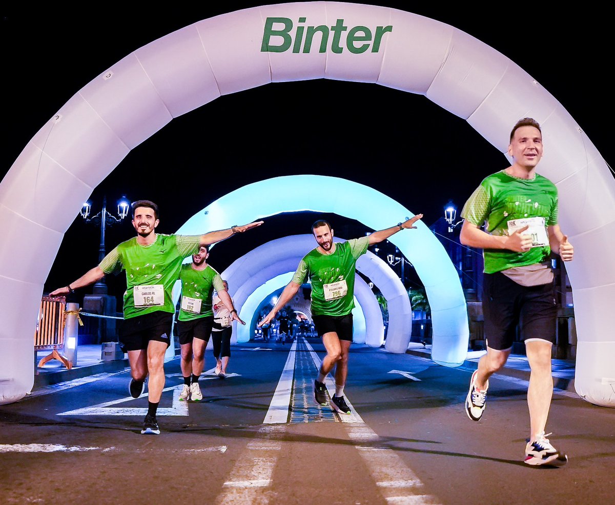 BinterCanarias's tweet photo. ¡Cuenta atrás para la #BinterNightRun de Santa Cruz de Tenerife! Ayer presentamos la primera cita de la serie anual:
✅ Récord de 7.000 corredores.
✅ Mañana sábado 18 de abril.
✅ Distancias: Milla Verde, 5K y 10K.
¡Orgullosos de impulsar el deporte y la solidaridad en la capital! Nos vemos mañana 🏁✈️