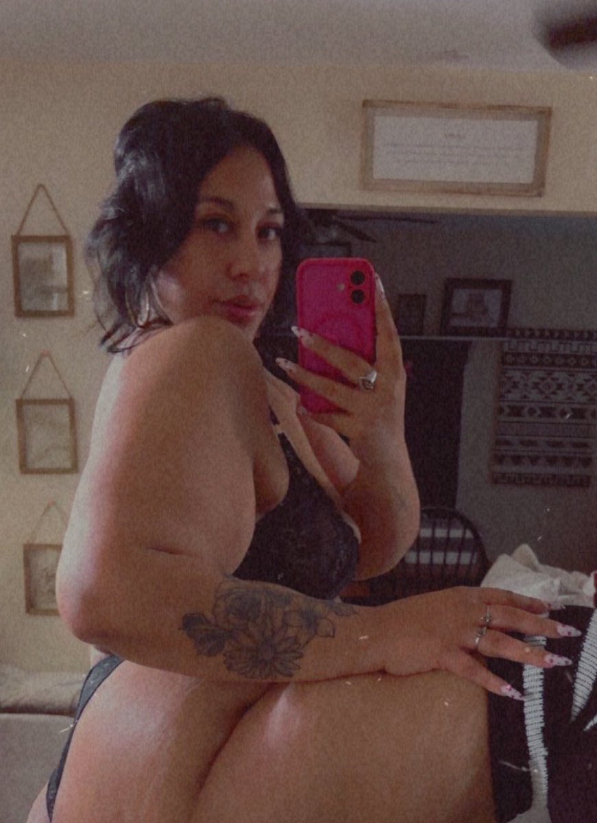 AvalosChelley36's tweet photo. Pull the panties to the side &amp; let me take it deep in me. 💦 https://t.co/3LqAcv75Fx