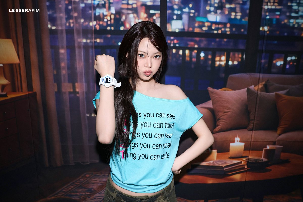 eunchae’s top has a grounding technique for panic and anxiety attacks written on it like indirect support, it fits the trailers story so perfectly