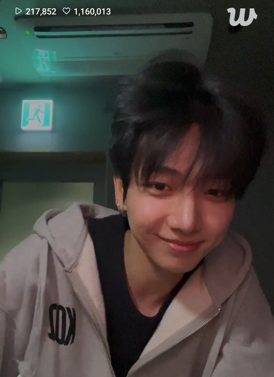 今日ジェヒョン2回もweversに来てくれたの嬉しすぎる🥹♡スケいっぱいだろうに合間見付けてきてくれて、愛だよね(*´ `*)🩷️ジェヒョンのこの笑顔がほんと好きなんだよな✨