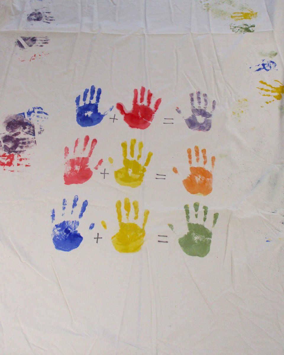 OaklandsSch's tweet image. Woodpeckers had a colourful and messy science session! 🎨✨

They explored colour mixing, creating secondary colours from primary ones by painting and rubbing their hands together. 
ow.ly/eO5l50YFyoA

#OaklandsSchool #Reception #ScienceClass #Loughton #OakTreeSchools