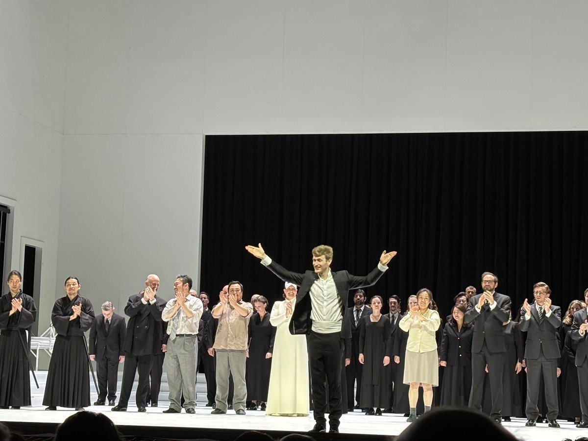 ManuelBrug's tweet photo. Konsequent ist sie: #AndreaBreth hat in der lieb- und schlusslosen #turandot @operfrankfurt ihre Zuchtmeisterin im kafkaesken 🇰🇵-Gulag gefunden. Das Singen ist passend unitalienisch, #thomasguggeis rückt #puccini konsequent in harte #schönberg-Nähe. 👍🥰 https://t.co/u0glOhgvBl
