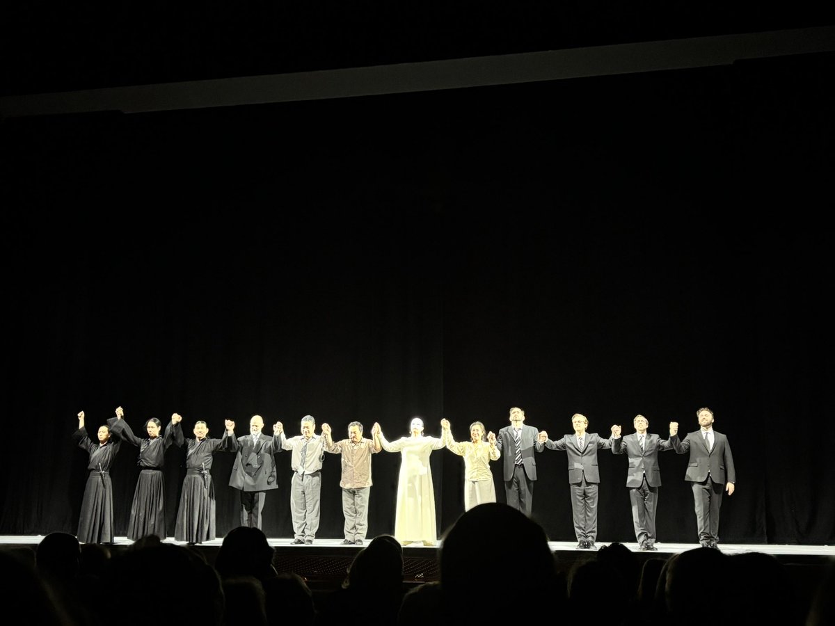 ManuelBrug's tweet photo. Konsequent ist sie: #AndreaBreth hat in der lieb- und schlusslosen #turandot @operfrankfurt ihre Zuchtmeisterin im kafkaesken 🇰🇵-Gulag gefunden. Das Singen ist passend unitalienisch, #thomasguggeis rückt #puccini konsequent in harte #schönberg-Nähe. 👍🥰 https://t.co/u0glOhgvBl
