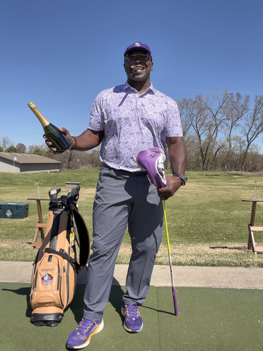johnnyrandle93's tweet image. Cheers to the arrival of the golf season! 🥂#purplefriday #skol