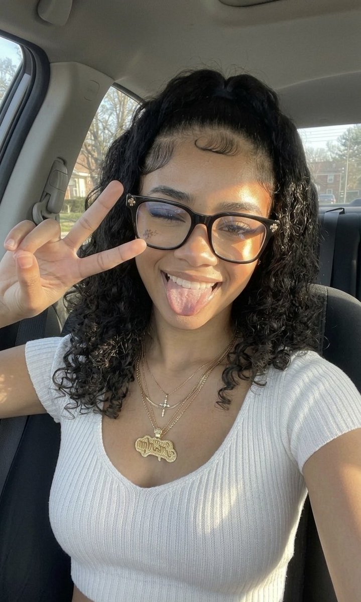 AlexaSaucey's tweet image. The Sun rays are a DELIGHT 😚
#lightskin #mood #summertime