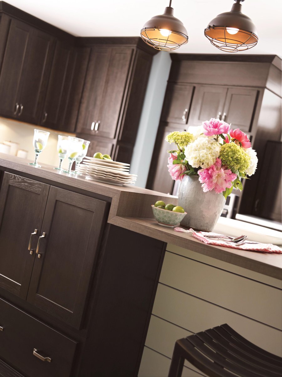 lps_direct's tweet image. Clean lines, rich finishes, and a layout that works. This is what it looks like when every detail is thought through, cabinetry, storage, flow, and function all coming together the right way.
#LPSDirect #KitchenDesign #LuxuryKitchen #DesignBuildFurnish