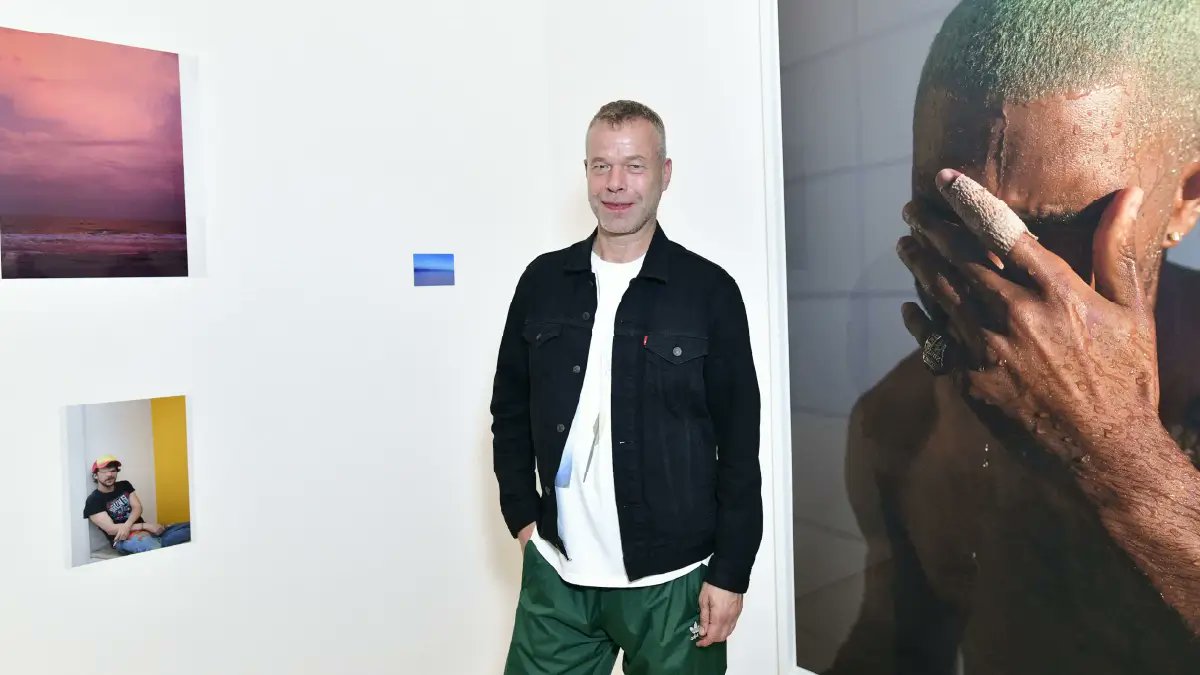 RetouchingZone's tweet image. Want photos with a style inspired by Wolfgang Tillmans?

Learn editing techniques that recreate his look and feel.
 retouchingzone.com/how-to-edit-yo…
#Photography #PhotoEditing #ArtPhotography