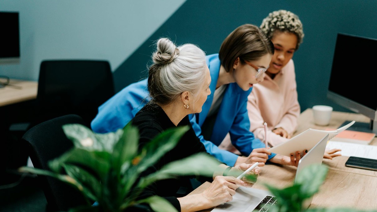 impresso_app's tweet image. "Non-linear wins are the real MVPs! 🏆💡 I know someone who switched careers 3 times before finding their dream job 🔄. Success isn't a straight line, it's a journey! 🌈 What's your most unexpected win? 🤔 #SuccessStories #CareerWins" #SuccessStory #FridayWins #CareerSuccess