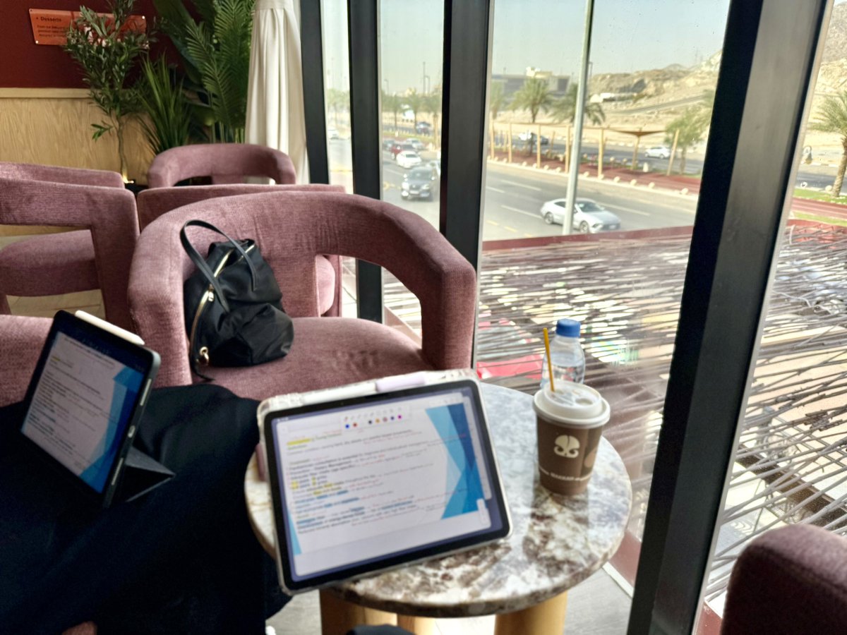 لااانـاا tweet media