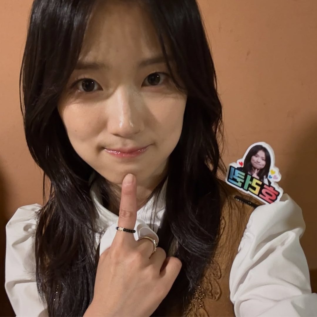 율주 tweet media
