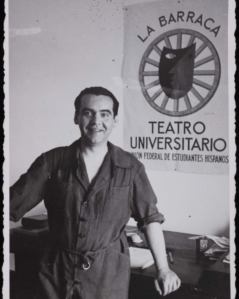 Biblioteca_UNED's tweet image. Recordamos a Federico García Lorca y su proyecto "La Barraca". Un grupo de teatro universitario creado al comienzo de la 2ªRepública para llevar el teatro clásico español a los pueblos de la península. Dentro del proyecto de las Misiones Pedagógicas.
 #teatro #federicogarcíalorca