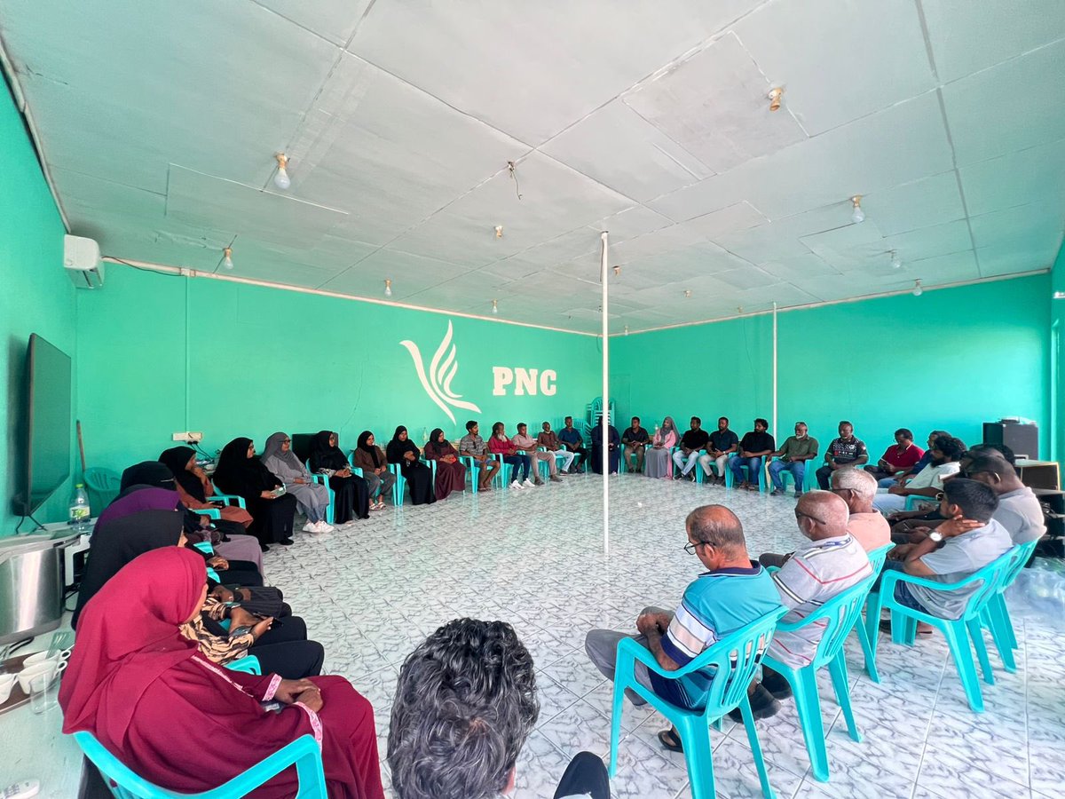 MPMohdIsmail's tweet photo. ހދ. ނޭކުރެންދޫ އ.ތ.މ ކޮމެޓީގެ މެންބަރު ކަމަށް ފާތިމަތު ރިއުޒާ.
@MMuizzu 
@MPMohdIsmail 
#PNC
#VoteForDhoonyah
#DhiveheengeRaajje https://t.co/oUvdVaTI93
