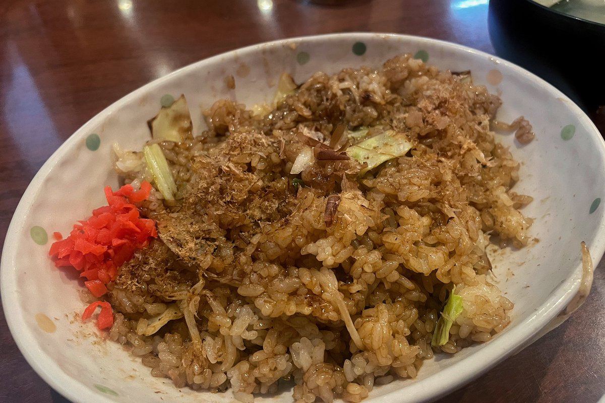 chahanista's tweet photo. 住所 : 兵庫県加古川市
屋号 : 点と線
品名 : ソース焼飯

渋い屋号を見つけて入ってみました。
松本清張さんの小説名ですね。
　
入ってみると
ソース焼飯があったので注文を。 https://t.co/dvFZI8i2cF