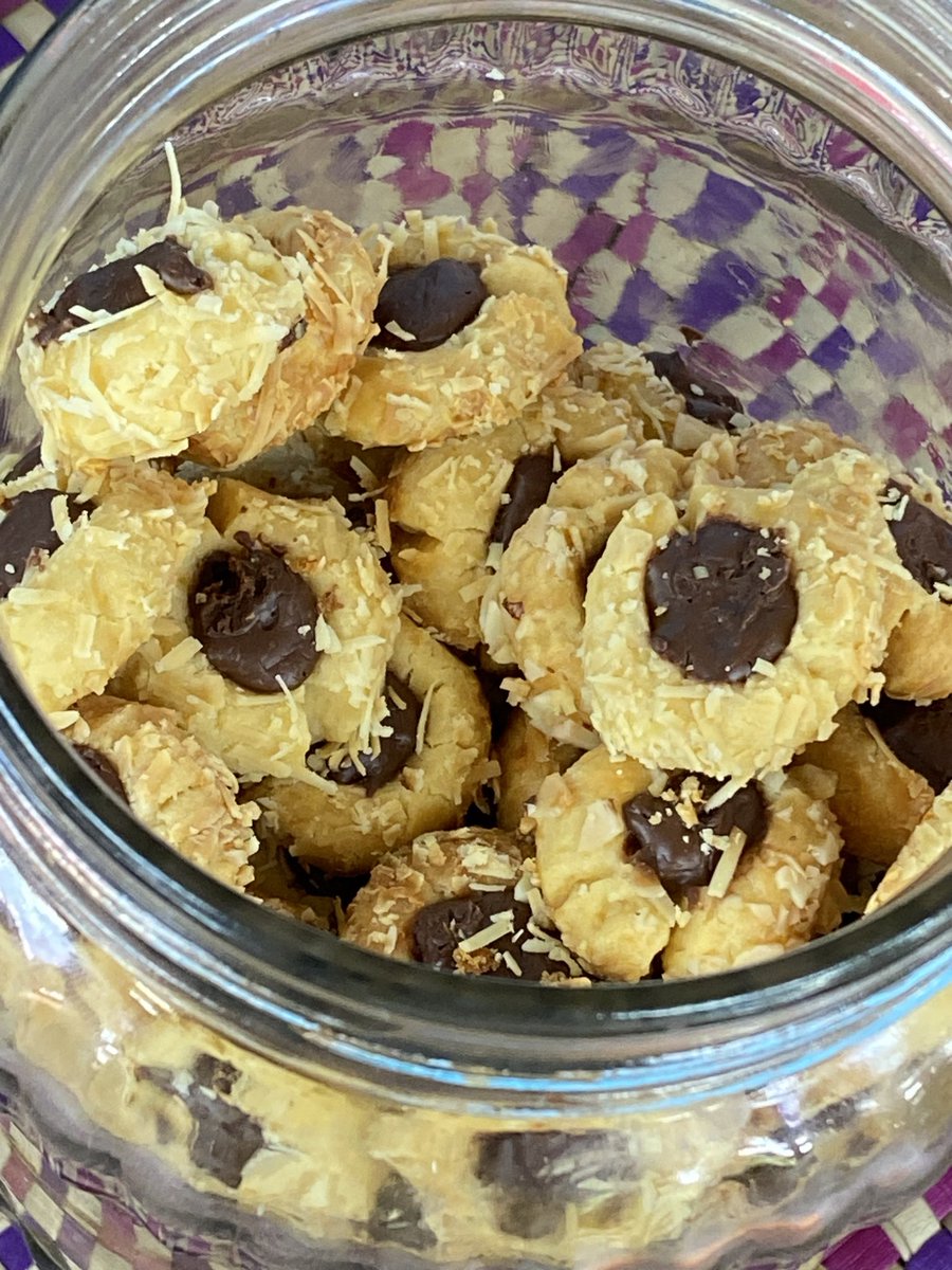 ini kue apasihh namanya?!! Enakk…🥹