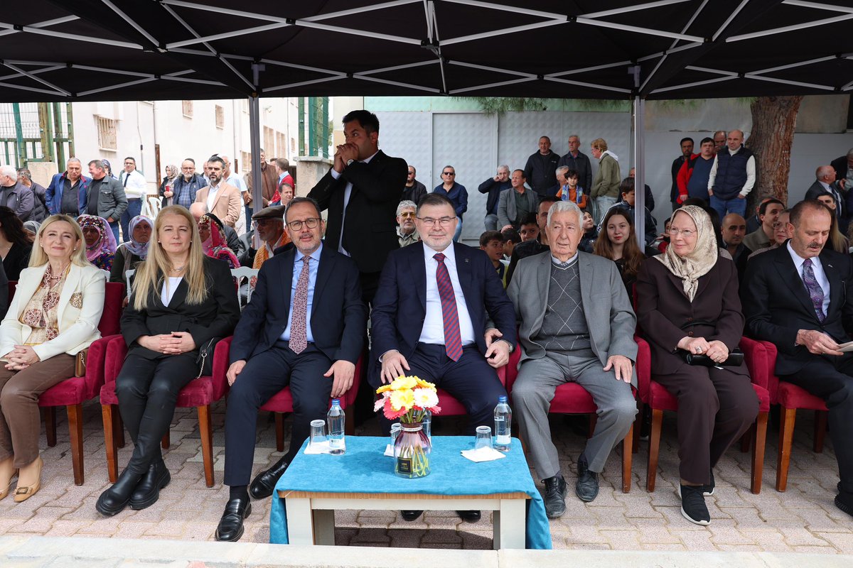 İzmir Milletvekilimiz, Önceki Dönem Gençlik ve Spor Bakanımız Sn. Dr. Mehmet Kasapoğlu, İzmir Milletvekilimiz Sn. Yaşar Kırkpınar ve İzmir Milletvekilimiz Sn. Tamer Osmanağaoğlu ile birlikte Kemalpaşa Halilbeyli’de hayırsever iş insanı İbrahim Özdurakoğlu tarafından kazandırılan