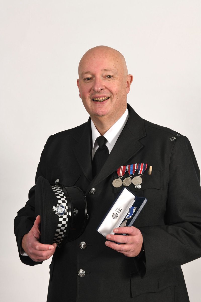 WYP_SaferBD's tweet photo. Celebrating 20 years of dedicated service to the communities of West Yorkshire, PC Stephen Church & PC James Elliott. Thank you for your commitment and hard work! #LongService #ThankYou #StrongerCommunites https://t.co/tnrJnfONh8
