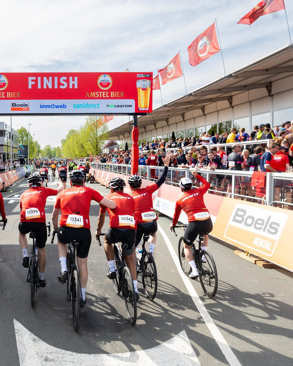 boelsrental's tweet image. 📸 Wielervrienden, dit weekend is het weer tijd voor de Amstel Gold Race! 🚴‍♂️ Ben jij erbij dit weekend? Of sta je langs de route om de renners aan te moedigen?
Deel jouw beste moment!

#boelsrental #boels #amstelgoldrace #wielervrienden #valkenburg #constructionlife #rentalgear
