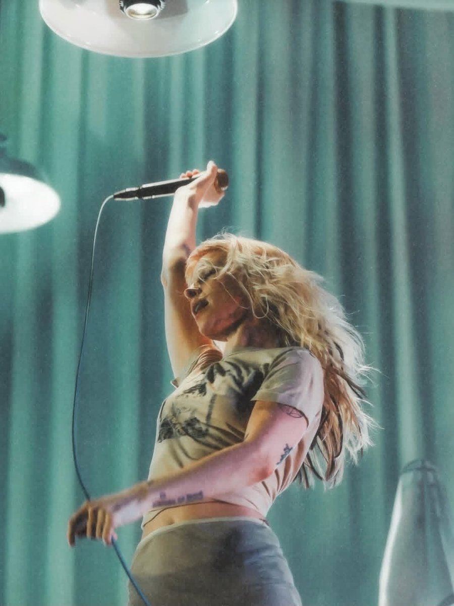 andrea from paramore🖤 tweet media