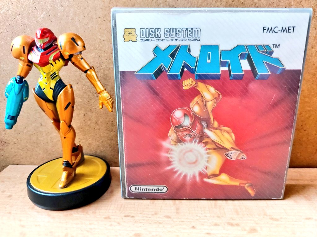 nuclearnightmar's tweet photo. Schönen #FamicomFriday euch allen!
Habe das erste #Metroid auf dem #DiskSystem für nur 40€ ersteigert und in Hamburg abgeholt ❤️
Komplettzustand inklusive Sticker 
#retrogaming #Nintendo #Famicom #NES https://t.co/PQImRdSvCI