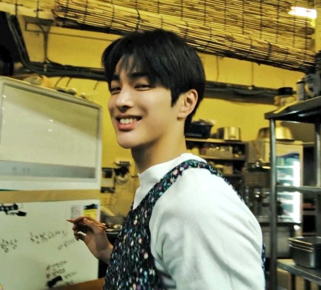 KEONHO VIETNAM BASE tweet media