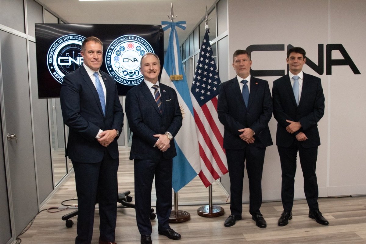 Embajador Peter Lamelas tweet media