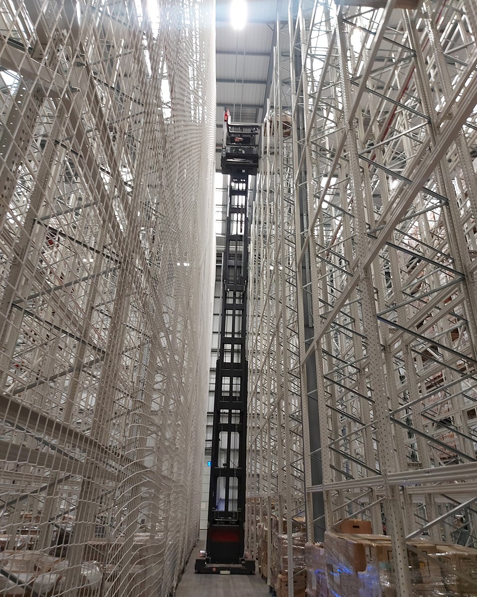 CliveFlucker's tweet image. Looking to manoeuvre through tight spaces at towering heights? Our VNA truck training takes you up to 15m! Perfect for teams in high-demand warehousing. #forklift #forkliftdriver #forkliftoperator #forklifttraining bit.ly/2UK2Ifm