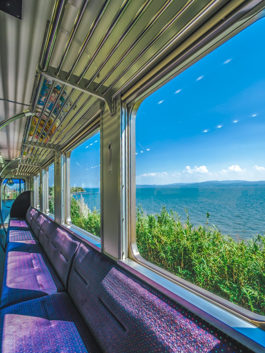 湖の見える電車