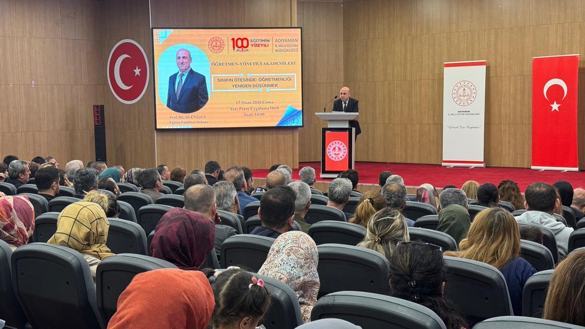 adiyamanmem's tweet photo. 📚 Öğretmen-Yönetici Akademileri: “Sınıfın Ötesinde: Öğretmenliği Yeniden Düşünmek”

​Müdürlüğümüzce yürütülen “Öğretmen-Yönetici Akademileri” kapsamında düzenlenen konferans, eğitimcilerimizin yoğun katılımıyla Perre Uygulama Oteli Konferans Salonunda gerçekleştirildi.

Adıyaman Üniversitesi ​Eğitim Fakültesi Dekanı Sayın Prof. Dr. Ali Ünişen’in konuk olduğu programda;

​Değişen dünya düzeninde öğretmenliğin dönüşümü,

​Dijitalleşme ve bireyselleştirilmiş öğrenme yaklaşımları,

​Öğretmenin "eğitim lideri" olarak yeni rolü ele alındı.

​Eğitimde niteliği artırmak ve mesleki gelişimi desteklemek adına akademik buluşmalarımız hız kesmeden devam edecek. Değerli katkıları için Prof. Dr. Ali Ünişen’e ve katılım sağlayan tüm eğitimcilerimize teşekkür ederiz. 🤝

​#AdıyamanMEM #EğitimAkademisi #ÖğretmenGelişimi