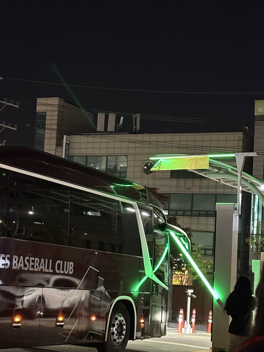 𝐇𝐲𝐞 tweet media