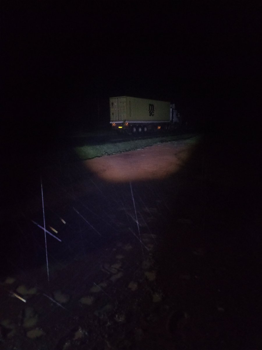 richfomats's tweet photo. @PoliceUg there is a trailer broken down at this location and has no reflectors quite dangerous spot https://t.co/3YsLVV9jfl https://t.co/RgrIAkvOaG