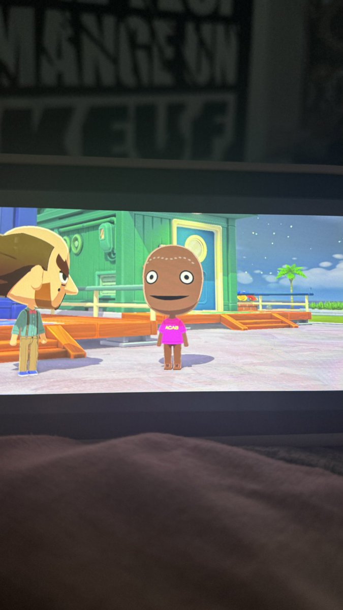 femme sous taz tweet media