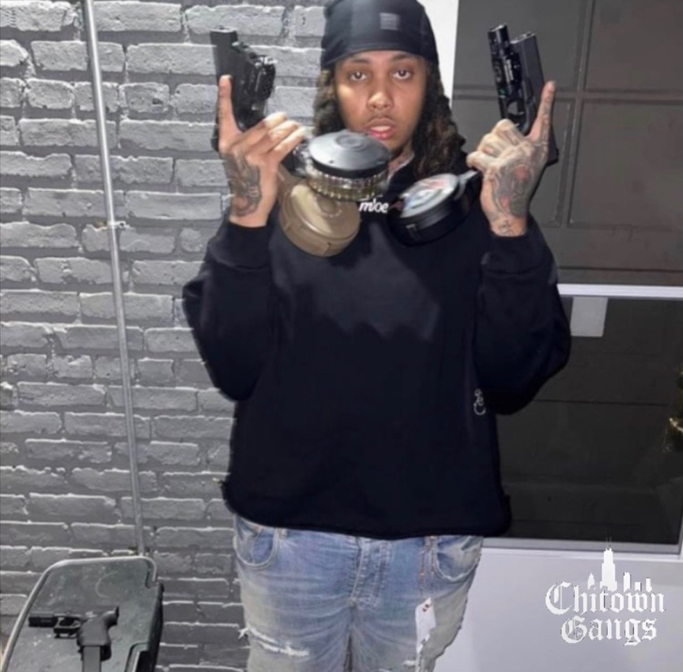 SubxNews's tweet image. Jalen Carpenter aka “EBKcap82” from (Mixxmobb ) OTM Shootas affiliate was killed by state police on 65th &amp;amp; Champlain 

On Wednesday night, April 15, 2026, an officer-involved shooting occurred in the 6500 block of South Champlain Avenue in Chicago's Woodlawn 
neighborhood.
