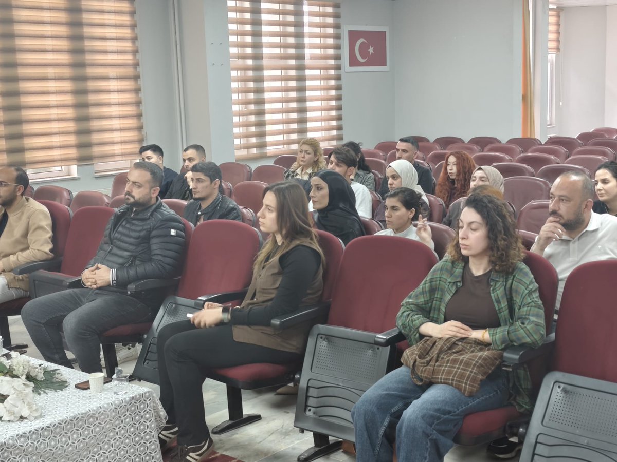 derikmem47's tweet photo. İlçe Milli Eğitim Müdürümüz Cengiz KILIÇ ve Şube Müdürümüz Ayetullah TEMEL,Rehber Öğretmenlerimizin katılımıyla “Öğrenci Davranışları Değerlendirme Toplantısı” gerçekleştirildi.
@tcmeb
@DerikKaymakam 
@ali_eyyupkoca 
@mardinilmem 
@yemrebayrakli https://t.co/2RpjeyZ1wv