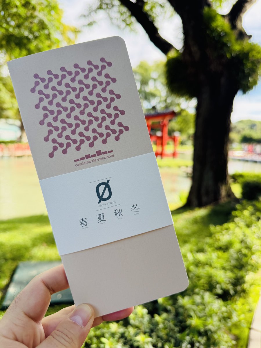 Nordica_Libros's tweet image. Estamos celebrando nuestros 20 años en Buenos Aires y hoy hemos visitado el jardín japonés con nuestra postal de 20 libros para 20 años y el cuaderno de estaciones japonés.

Estos días os mostraremos fotos de las maravillosas librerías de esta ciudad.

#buenosaires