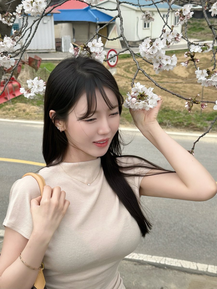 jck0404's tweet photo. 🌸🌸
#일상 #셀카 #ootd https://t.co/dDNb5pWO81