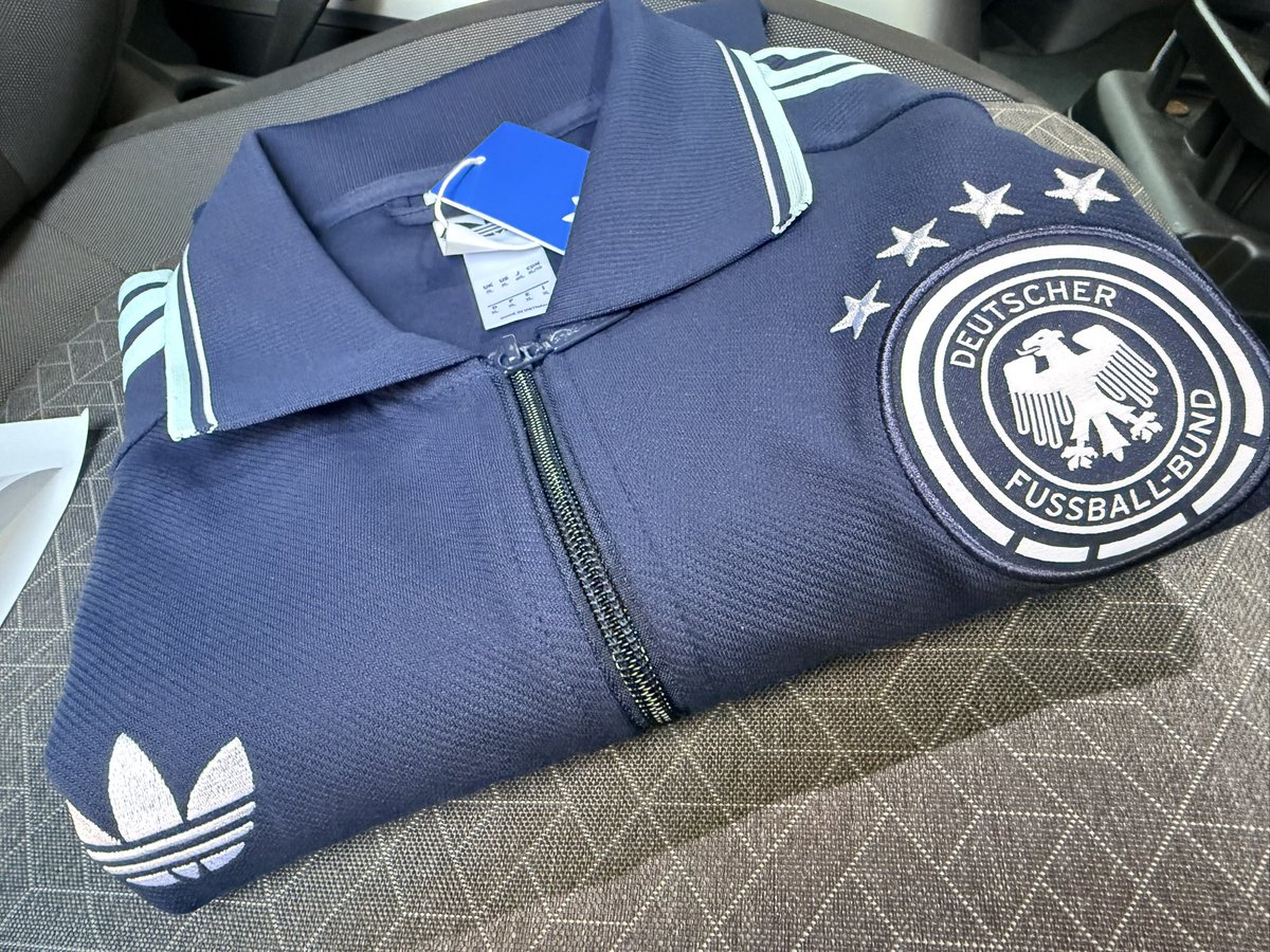 DididerLibero's tweet image. Ich werde den Switch auf Nike nie verstehen, Adidas und die Nationalmannschaft gehört für mich immer zusammen, ein Kulturgut. #adidas #nike