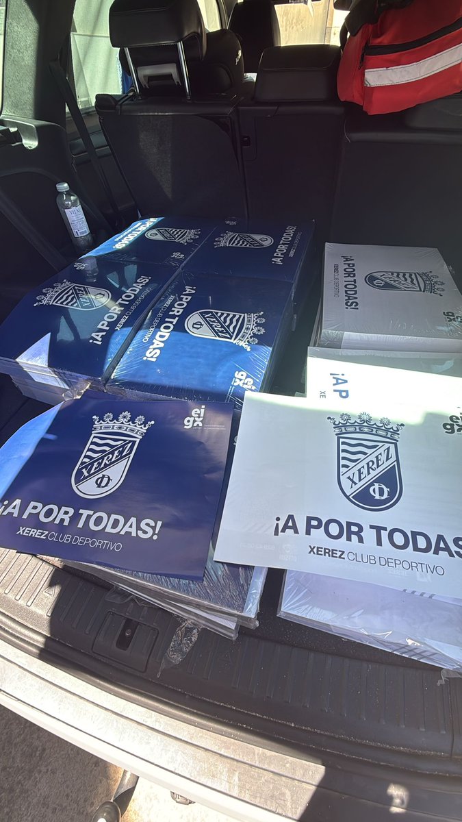 🏟️💙💯

¡Adelanta tu llegada a Chapín y participa en el mosaico cuando suene el himno en megafonía!

#XerezExtremadura
