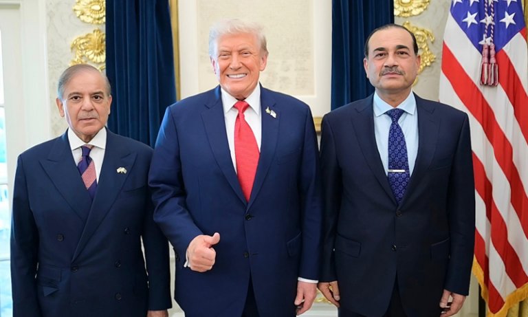 Danishmunirpk's tweet image. تاریخ میں لکھا جائے گا تیسری عالمی جنگ کو رکوانے میں اصل امن ایوارڈ کے دوںہی حقدار ہیں 
وزیراعظم شہباز شریف اور فیلڈ مارشل سپہ سالار سید عاصم منیر

#CDFGlobalPeaceMaker
#pakistanagentgauravgogoi 
#pakistansecurity