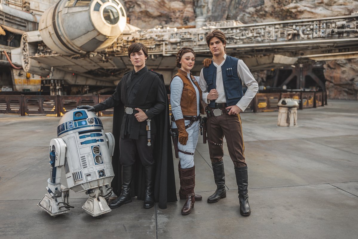 Disney Parks tweet media