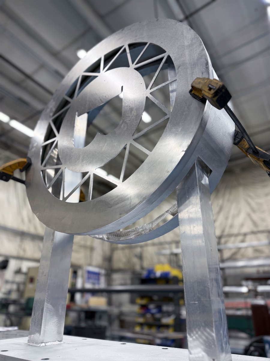 BSCSigns's tweet image. From raw metal to a fully lit push-thru blade sign.

New install for Bezel at the Sheraton in downtown Denver.

Built to stand out where it counts.

#BSCSigns #DenverCO #Signage #BladeSign #CustomSigns